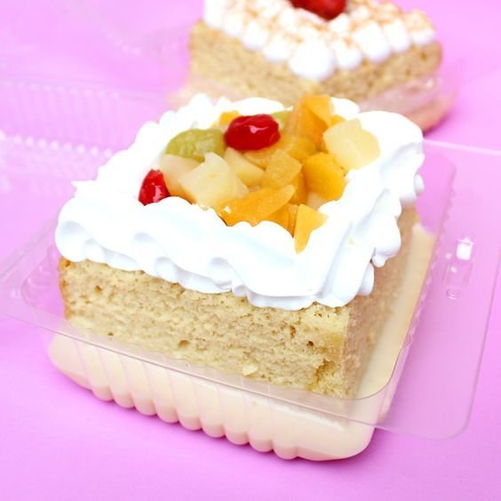 Porción de pastel tres leches